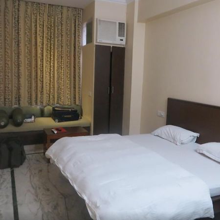 Hotel Sandhu Palace Джодхпур Екстер'єр фото